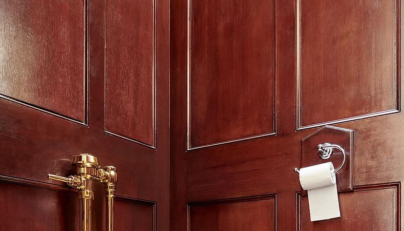 Hier durften Besucher auch sitzen: Das goldene Klo.