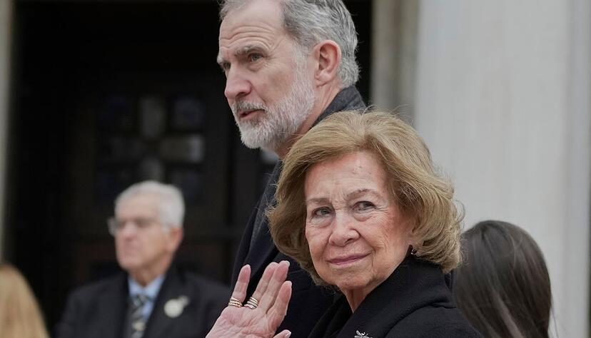Zur Bestattung nach Athen gereist: Die ehemalige Königin Sofia und Spaniens König Felipe. Zur Bestattung nach Athen gereist: Die ehemalige Königin Sofia und Spaniens König Felipe.