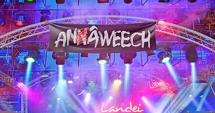 Zum letzten Mal auf der großen Bühne? Die Hohenloher Mundart-Band Annâweech hat auf ihrer frisch erschienenen CD "Landei" 20 neue Lieder zusammengetragen.
Foto: privat Zum letzten Mal auf der großen Bühne? Die Hohenloher Mundart-Band Annâweech hat auf ihrer frisch erschienenen CD "Landei" 20 neue Lieder zusammengetragen.
Foto: privat