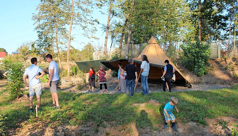 Im Pfedelbacher Ortsteil Heuberg − hier im Bild − gibt es bereits einen. In Forchtenberg soll er nun perspektivisch kommen: ein Naturkindergarten.
Foto: Archiv/Renate Väisänen Im Pfedelbacher Ortsteil Heuberg − hier im Bild − gibt es bereits einen. In Forchtenberg soll er nun perspektivisch kommen: ein Naturkindergarten.
Foto: Archiv/Renate Väisänen