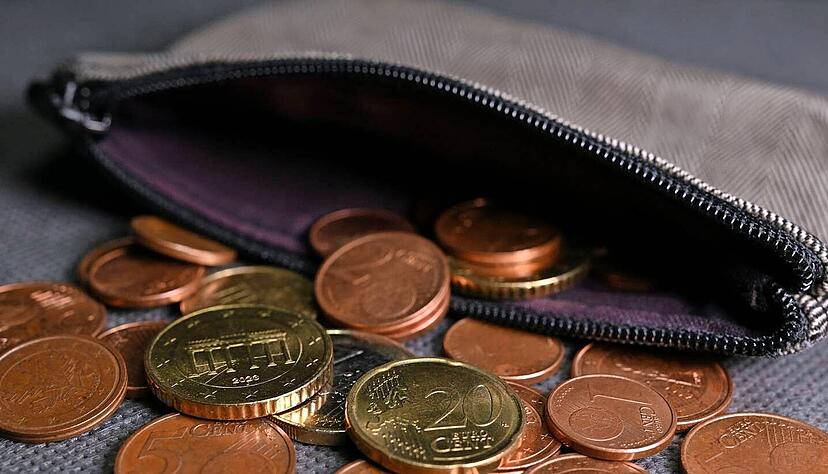 Bei Krankheit und Ausfall der Erwerbstätigkeit gerät die finanzielle Situation rasch in Schieflage. Erst recht bei Alleinerziehenden, die keine Absicherung durch das Einkommen eines Partners haben.
Foto: Martin Schutt/dpa