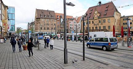 Wird mittlerweile täglich von der Polizei bestreift: das Areal um Marktplatz, Haltestellen, Kilianskirche und Kaiserstraße. Foto: Andreas Veigel
