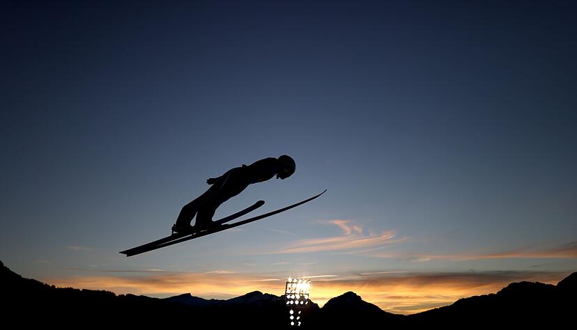 Die Skispringerin, die im Weltcup noch keine Topplatzierungen erreichte, sprach in einem Podcast &uuml;ber ihre Erfahrungen.