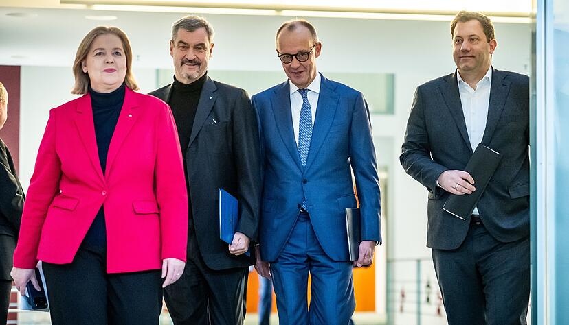 Haben auch 2026 viel zu tun: Die Spitzen der schwarz-roten Bundesregierung, Arbeitsministerin B&auml;rbel Bas (SPD, links), CSU-Chef Markus S&ouml;der, Bundeskanzler Friedrich Merz (CDU) und Finanzminister Lars Klingbeil (SPD).