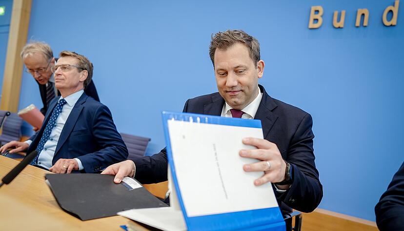 Das Sonderverm&ouml;gen soll Arbeitspl&auml;tze zu sichern, die Wirtschaft zu st&auml;rken und Investitionen zu erm&ouml;glichen, so das Bundesfinanzministerium.