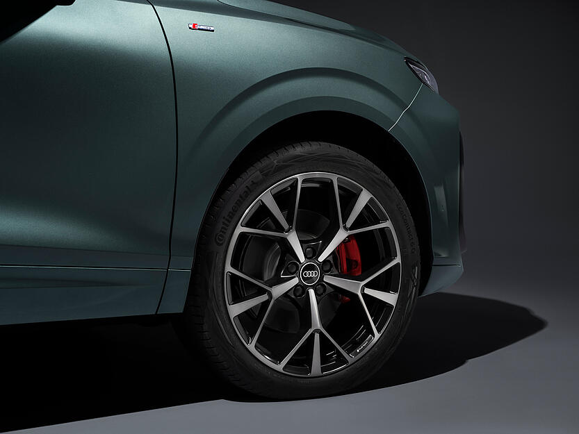 Räder gibt es in den Größen von 17 bis 20 Zoll, die 19- und 20-Zöller kommen von der Tochterfirma Audi Sport GmbH, die ihren Sitz in Neckarsulm hat.