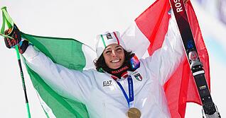 Unglaubliche Freude: Die Italienerin Federica Brignone feiert einen nicht f&uuml;r m&ouml;glich gehaltenen Coup.