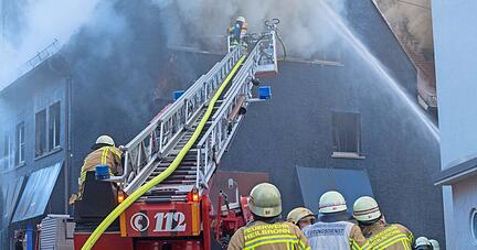 Brände, Unfälle, vollgelaufene Keller und mehr halten die Feuerwehr auf Trab. Im vergangenen Jahr sind die Heilbronner Einsatzkräfte zu etwa 1900 Alarmen ausgerückt.
Foto: Archiv/Berger