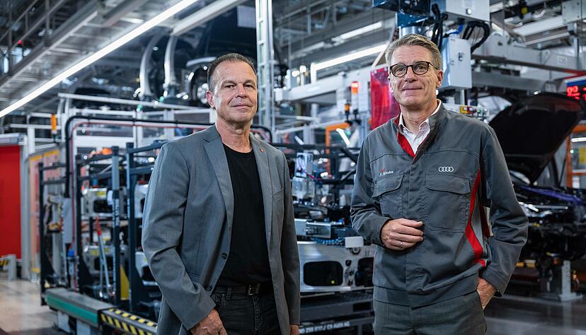 Betriebsratschef Rainer Schirmer (links) und Werkleiter Fred Schulze erwarten durch den neuen Audi A5 eine bessere Auslastung für Neckarsulm. Betriebsratschef Rainer Schirmer (links) und Werkleiter Fred Schulze erwarten durch den neuen Audi A5 eine bessere Auslastung für Neckarsulm.
