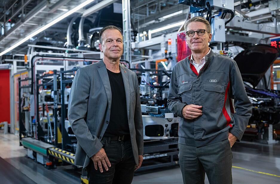 Betriebsratschef Rainer Schirmer (links) und Werkleiter Fred Schulze erwarten durch den neuen Audi A5 eine bessere Auslastung für Neckarsulm.