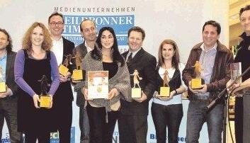 Sie haben in ihrer Kategorie die meisten Stimmen bekommen: die ersten Preistr&auml;ger mit K&auml;thchenfigur bei der Pr&auml;mierung in der Stadtgalerie.Foto: Ulrike Kugler