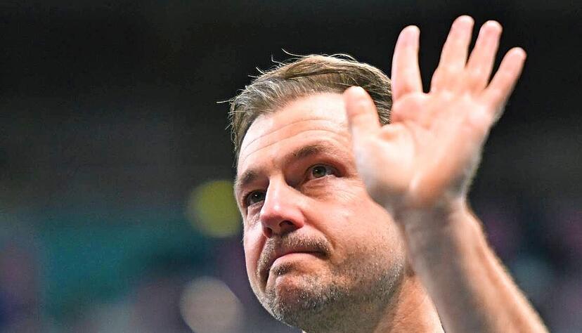 Sieben Mal Olympia − 2024: Tränen nach der Niederlage gegen die starken Schweden. Timo Boll nimmt international Abschied.
 Fotos: dpa