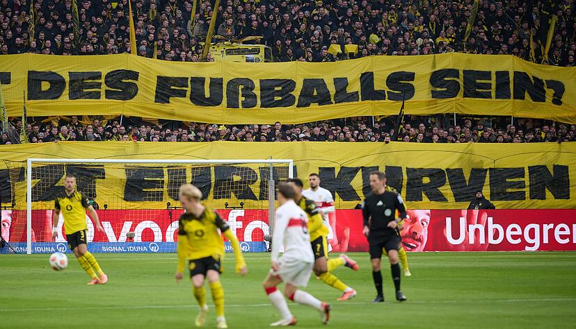 Der Fan-Protest hatte auch Auswirkung auf das Spiel in Dortmund. Der Fan-Protest hatte auch Auswirkung auf das Spiel in Dortmund.