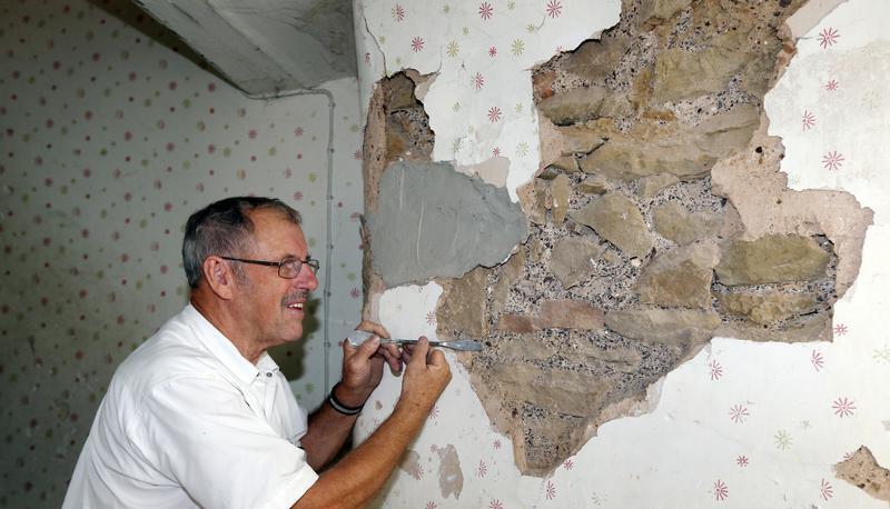 Wolfgang Kenter an einem Stück der alten Stadtmauer im Inneren des Gebäudes. Sie soll auch hier erhalten und sichtbar bleiben.
Fotos: Andreas Veigel Wolfgang Kenter an einem Stück der alten Stadtmauer im Inneren des Gebäudes. Sie soll auch hier erhalten und sichtbar bleiben.
Fotos: Andreas Veigel