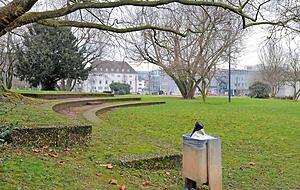Seit Anfang der 1970er Jahre besteht der Stadtgarten in seiner heutigen Form. Seit Anfang der 1970er Jahre besteht der Stadtgarten in seiner heutigen Form.