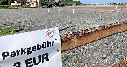 Der gro&szlig;e Parkplatz am Ortseingang Richen ist meist verwaist. Am ehesten belegt ist noch die stadtn&auml;here Schotterfl&auml;che. Die Wiesenfl&auml;che gegen&uuml;ber ist fast immer leer.