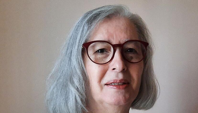 Die Frauenrechtlerin Berrin S&ouml;nmez hat aus Protest ihr Kopftuch abgelegt.