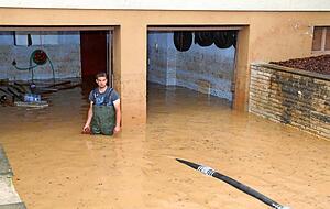 Teilweise h&uuml;fthoch stand das Wasser in den Garagen. Fotos: Archiv