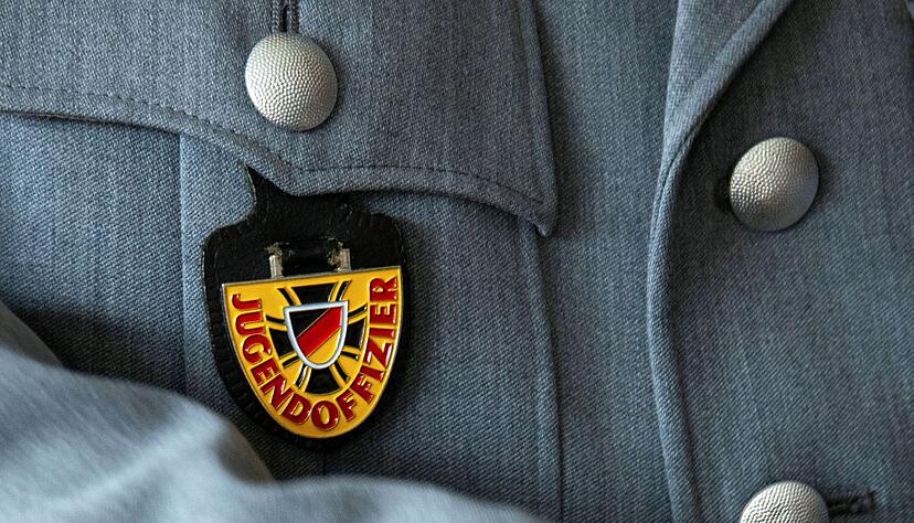 Ein Ex-Oberstufensch&uuml;ler soll bearbeitete Fotos eines Jugendoffiziers der Bundeswehr verbreitet haben, die diesen in die N&auml;he der Waffen-SS r&uuml;cken. (Symbolbild)