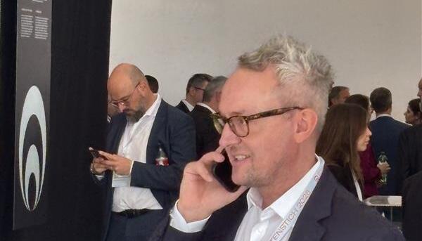 VfB-Vorstand Alexander Wehrle besucht Heilbronn für den Ipai-Spatenstich. VfB-Vorstand Alexander Wehrle besucht Heilbronn für den Ipai-Spatenstich.