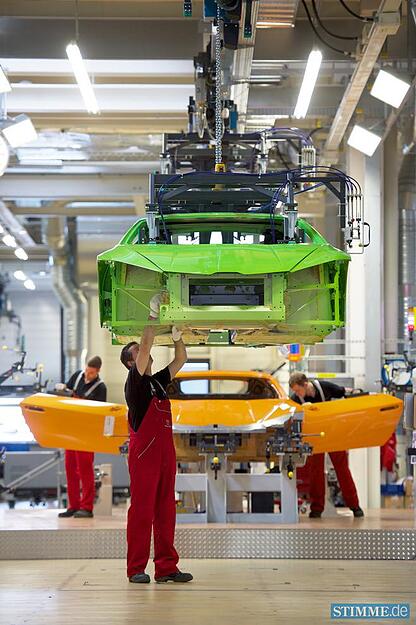 Audi AG in Heilbronn am 10.06.2014: Karosseriefertigung f&uuml;r Lamborghini.