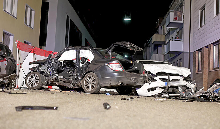 Tödlicher Unfall in Heilbronn: Mann rast in Wollhausstraße in Auto einer Familie