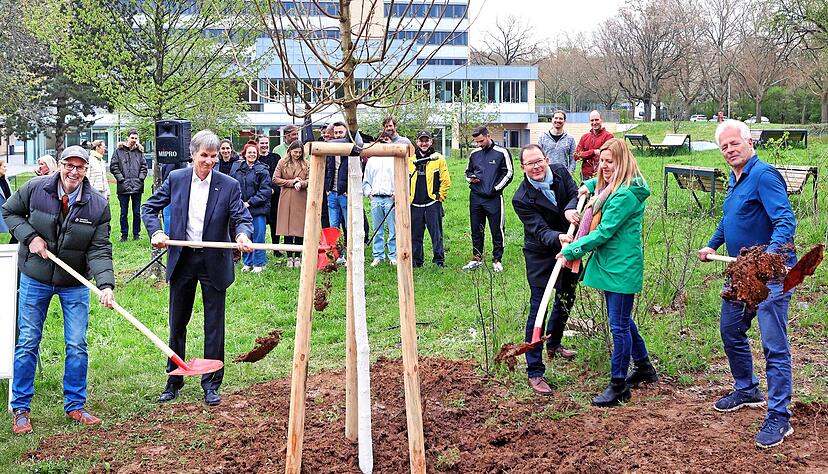 Bestseller-Autor Peter Wohlleben (von links), HHN-Rektor Oliver Lenzen, Frank Berkenhoff, Gudula Achterberg und Initiator Roland Schweizer.