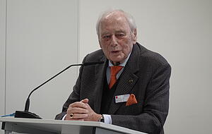 Reinhold W&uuml;rth spricht von einer "unglaublichen Zahl" angesichts eines Umsatzes von mehr als 20 Milliarden Euro.