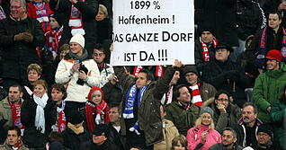 Das erste Mal im Dezember 2008: Es war damals mehr als das ganze Dorf bei der sp&auml;ten 1:2-Niederlage dabei. Ganz Fu&szlig;ball-Deutschland schaute zu, als Hoffenheim erstmals in M&uuml;nchen gastierte.