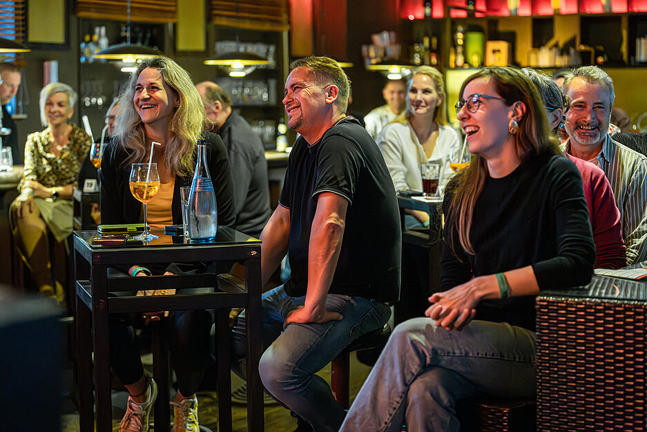 Der Abend zeigt, wie wie gut Stand-Up funktioniert: direkt, spontan und nah am Publikum.