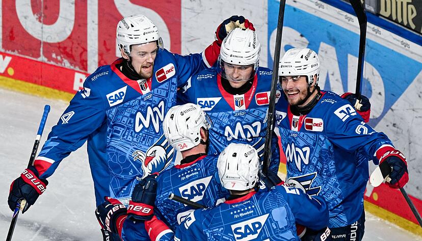 Den Adler Mannheim fehlt noch ein Erfolg für den Einzug ins Playoff-Halbfinale. (Archivbild) Den Adler Mannheim fehlt noch ein Erfolg für den Einzug ins Playoff-Halbfinale. (Archivbild)