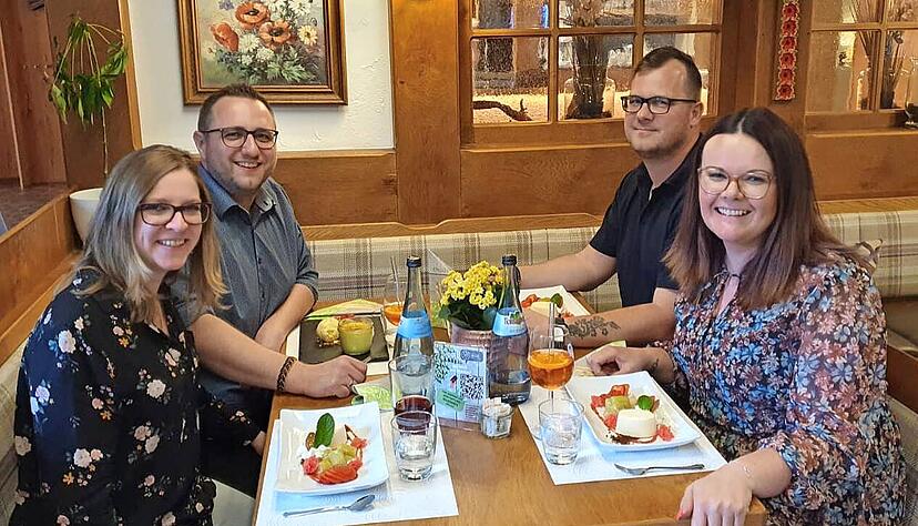 Fast muss man sich wieder an den Anblick gewöhnen &minus; aber er ist schön: Erstmals hatten Lokale &minus; hier in der Sindringer "Krone" &minus; ihren Innenbereich offen. Foto: privat
