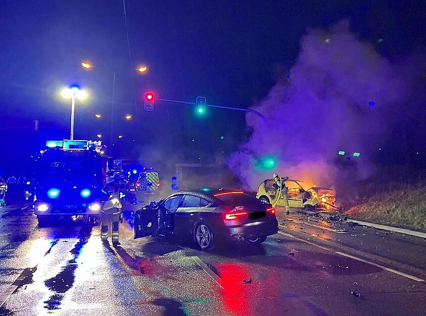 Bei dem schweren Unfall in der Heilbronner Neckartalstraße wurde auch der Audi beschädigt, der mit dem VW Polo kollidiert ist.
