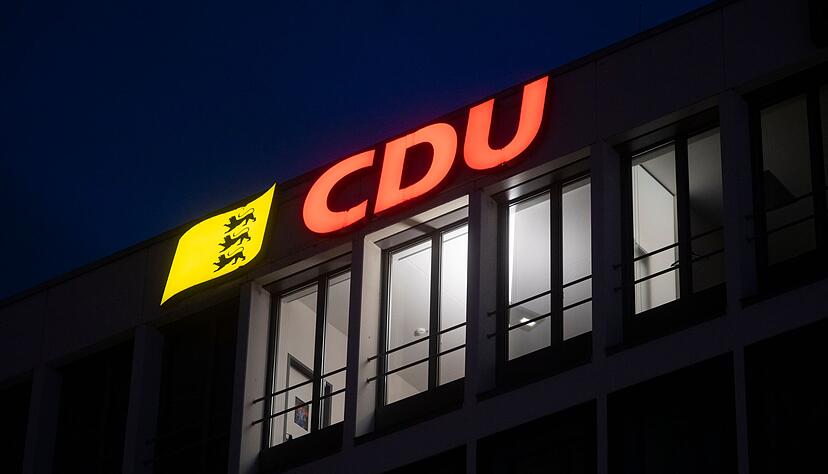 Die Polizei ist in der CDU-Landesgeschäftsstelle im Einsatz gewesen. Die Polizei ist in der CDU-Landesgeschäftsstelle im Einsatz gewesen.