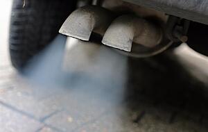 Der VW-Skandal hat Stickoxide im Abgas von Dieselmotoren auf die Tagesordnung gesetzt. Ohne den Diesel sind die CO2-Ziele aber kaum erreichbar, sagt Heinrich Dismon. Foto: dpa Der VW-Skandal hat Stickoxide im Abgas von Dieselmotoren auf die Tagesordnung gesetzt. Ohne den Diesel sind die CO2-Ziele aber kaum erreichbar, sagt Heinrich Dismon. Foto: dpa