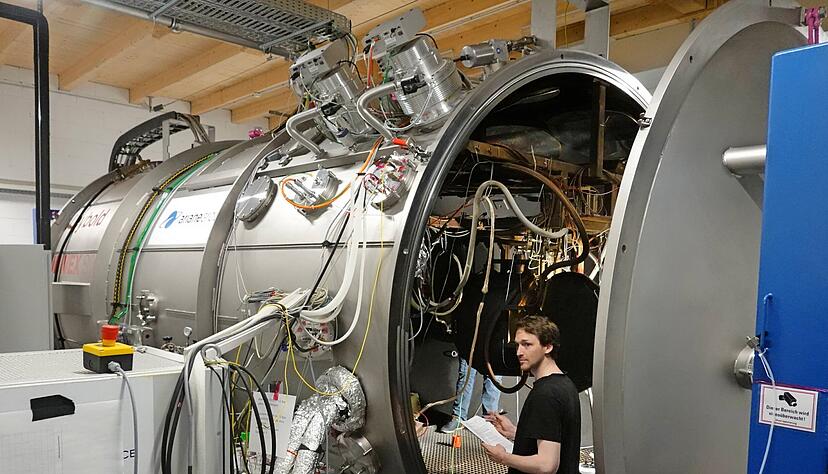 Nicht unwichtig für Lampoldshausen, wann an den Weltraumbahnhöfen die Triebwerke gezündet werden. Nicht unwichtig für Lampoldshausen, wann an den Weltraumbahnhöfen die Triebwerke gezündet werden.