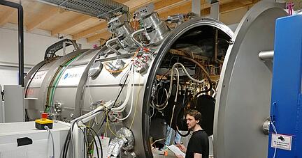 Nicht unwichtig für Lampoldshausen, wann an den Weltraumbahnhöfen die Triebwerke gezündet werden. Nicht unwichtig für Lampoldshausen, wann an den Weltraumbahnhöfen die Triebwerke gezündet werden.