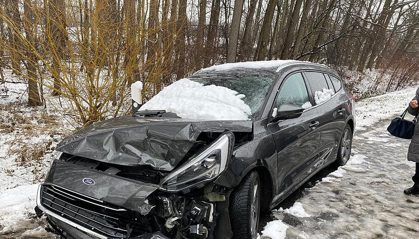 Wegen eines Unfalls war die B293 komplett gesperrt.