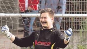 Markus Kaminik jubelt. Der Torh&uuml;ter des SC Abstatt war letztlich Garant daf&uuml;r, dass der SC Abstatt den Klassenerhalt geschafft hat.Fotos: Alexander Bertok