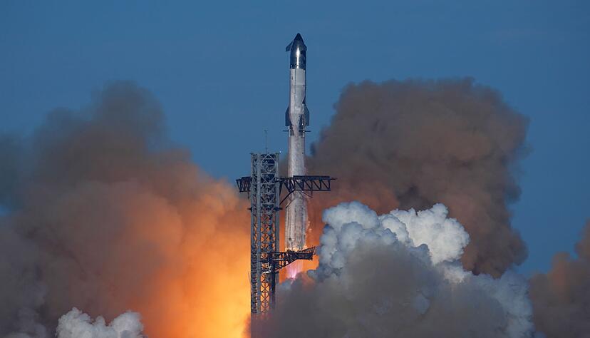 Die Rakete Starship von SpaceX startet zu einem Testflug von der Starbase in Boca Chica (Archivbild)
