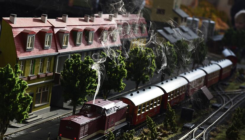 Rauchen erlaubt: Mit dem richtigen Zubeh&ouml;r geben auch Modell-Dampfloks echte Rauchzeichen.