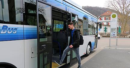 Bisher fahren nur zwei Buslinien täglich von früh morgens bis spät abends mindestens im Stundentakt: der Regiobus 7 und Regiobus 19 ab und nach Künzelsau.
Foto: Reichert