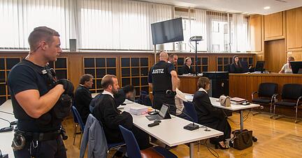 Seit Dienstag müssen sich zwei Männer vor dem Heilbronner Landgericht verantworten, unter anderem wegen 200 Kilogramm Crystal Meth, die vergangenen Oktober beschlagnahmt wurden.