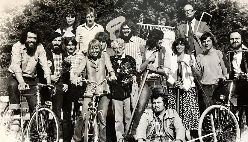 Im Juni 1980 zeigten sich die neu gegr&uuml;ndeten Gr&uuml;nen in Heilbronn. Eine bunte Truppe, die offensichtlich viel Wert auf umweltfreundliche Fortbewegung legte.
Foto: HSt-Archiv