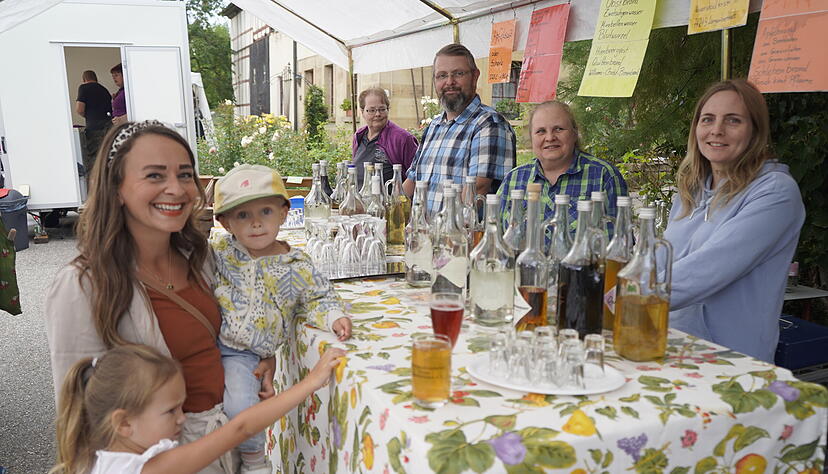 An diesem Stand gibt es Erlesenes und K&ouml;stliches, auch zum probieren.