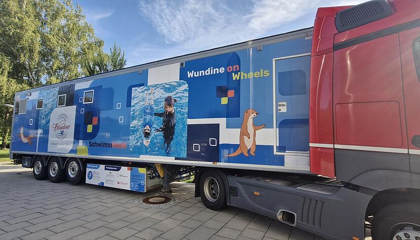 Die Wundine von außen. Das mobile Minihallenbad steht bis Anfang Dezember in Eberstadt.