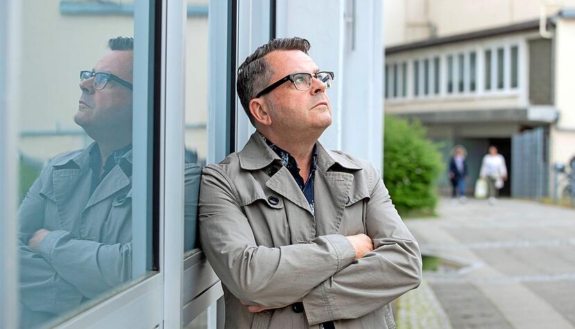 "Der gute Witz braucht eine gewisse intellektuelle Unterfütterung, sonst ist er einfach nur Comedy oder Slapstick − wogegen nichts einzuwenden ist": Oliver Maria Schmitt. "Der gute Witz braucht eine gewisse intellektuelle Unterfütterung, sonst ist er einfach nur Comedy oder Slapstick − wogegen nichts einzuwenden ist": Oliver Maria Schmitt.