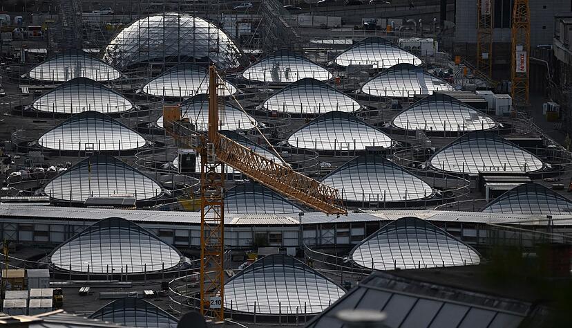 Im Zuge von Stuttgart 21 wird der Stuttgarter Hauptbahnhof in den Untergrund verlegt. Besonderes Merkmal des neuen Bahnhofs sind die sogenannten Lichtaugen.