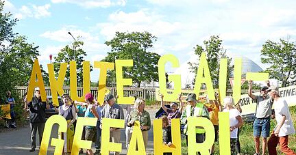 Am Samstag machte die Anti-Atom-Radtour Stationen beim GKN. "Sofort abschalten, keine Laufzeitverlängerung", lauteten die Forderungen.
Foto: Harald Schmidt