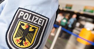 Ein wegen Totschlags verurteilter Mann wurde am Stuttgarter Flughafen bei der Wiedereinreise verhaftet.